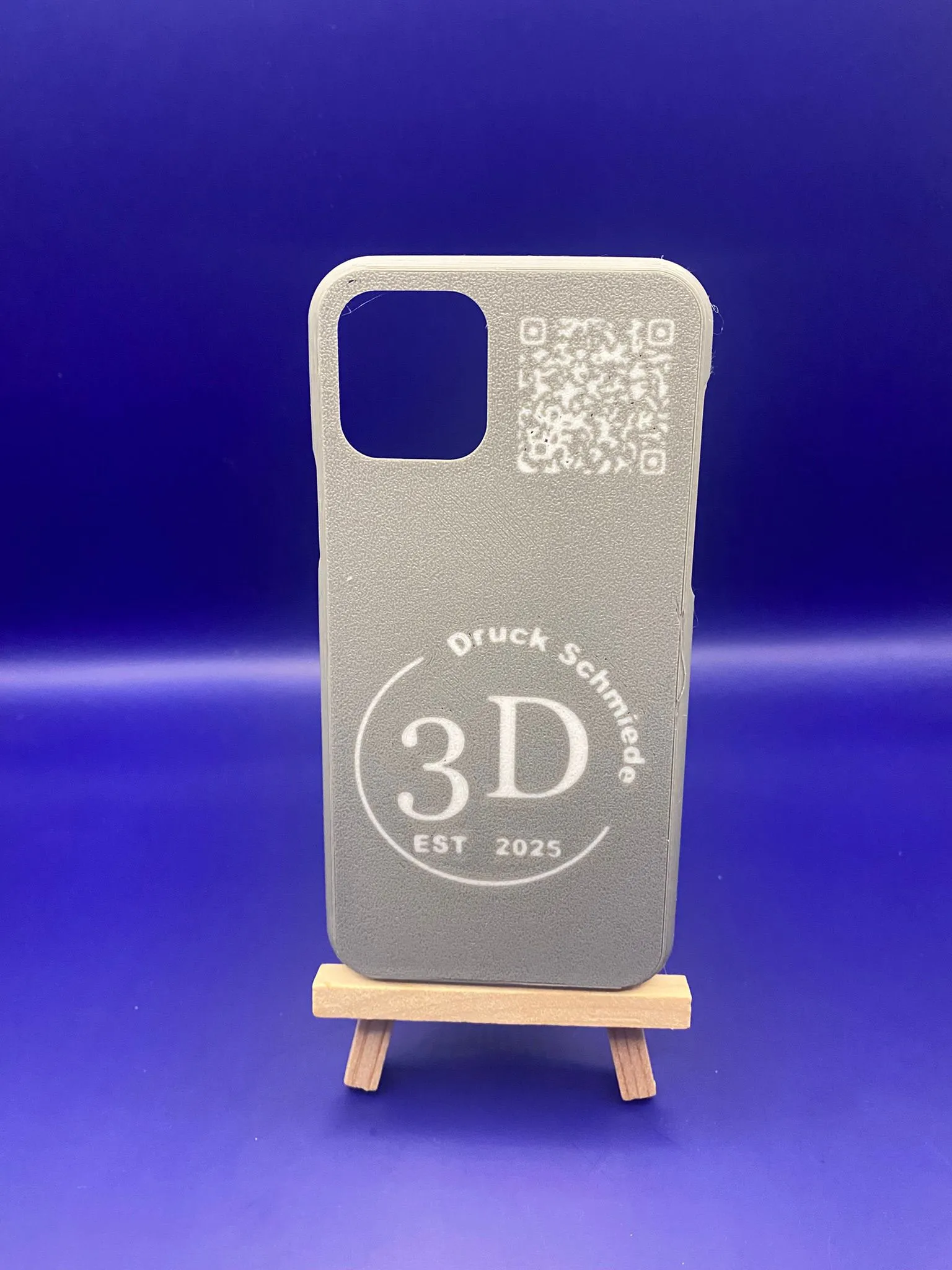 Handyhülle mit graviertem 3D-Druckschmiede-Logo